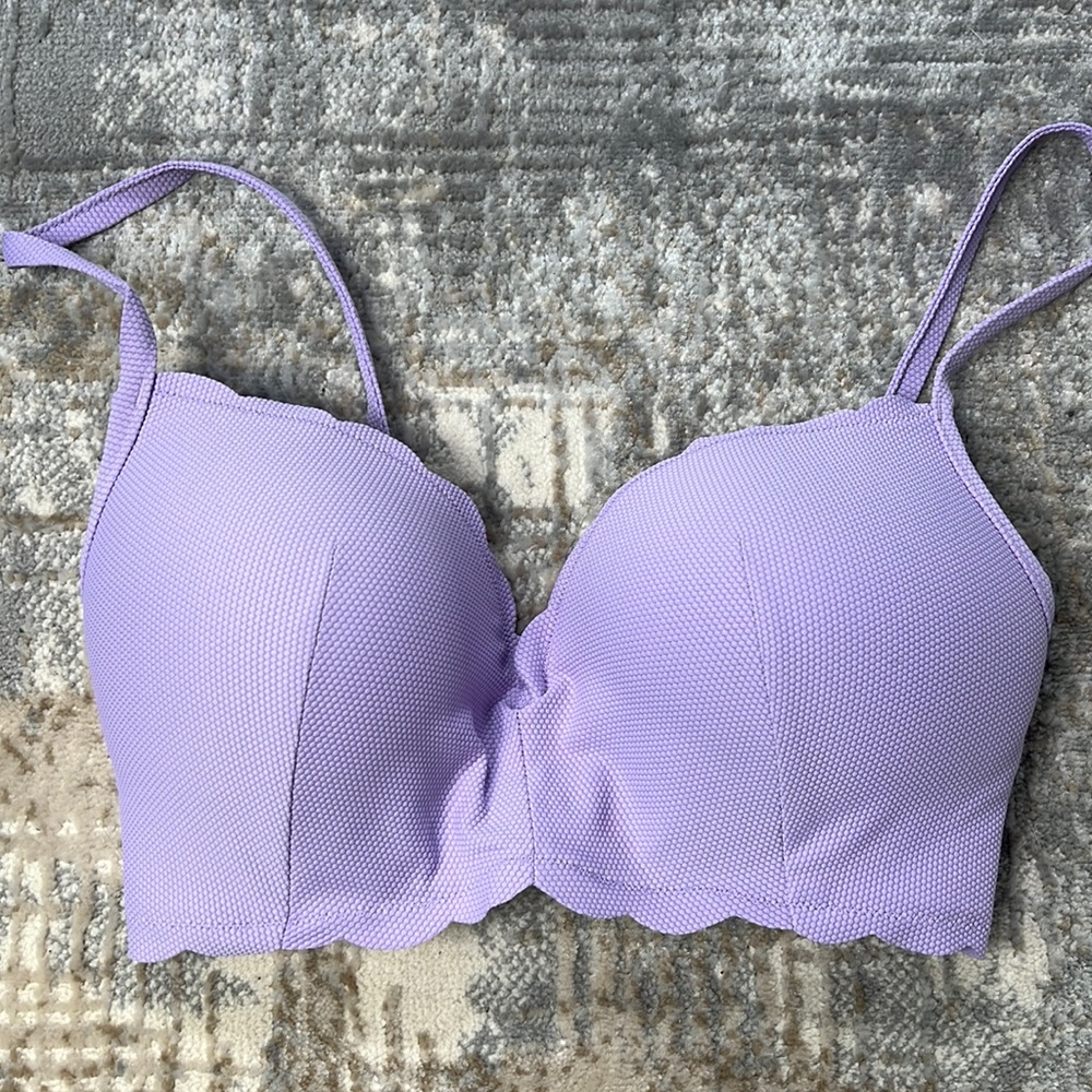 NWT H&M LAVENDER SCALLOPED BIKINI TOP 38D